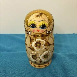 Hand-Painted Russian Nesting Doll - Gold and Cream